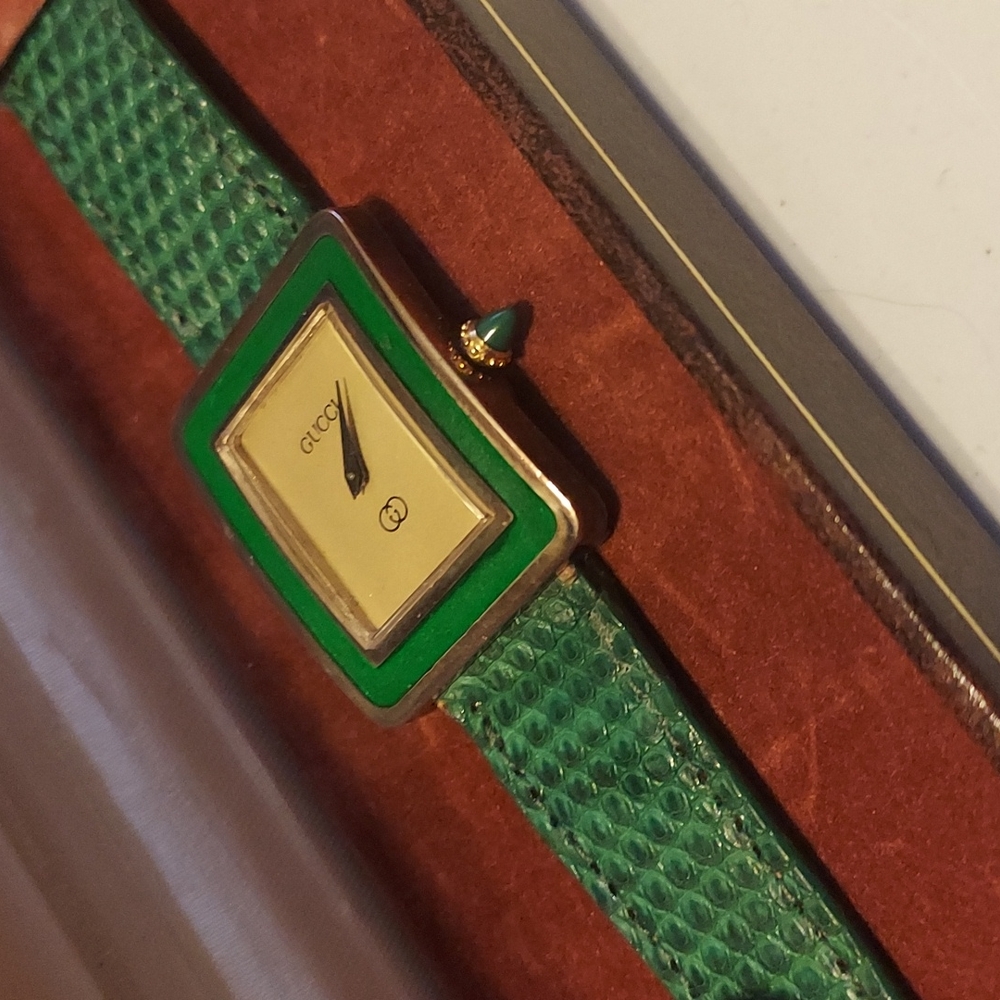 Gorgeous super rare Gucci green enamel watch, original, 80s manual wind w/ case!